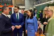 <p>No kreisās: Bir&scaron;tonas pa&scaron;valdības vicemērs Edvards Citvaras, ekonomikas un inovāciju ministrs Lukass Savickas un viceministre Agila Barzdienė, Travel Lithuania direktore Olga Gončarova un TIC direktore Rūta Kapačinskaitė</p>
