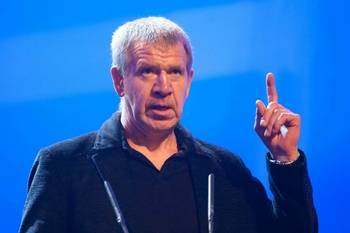 Юозас Эрлицкас «Голубая остановка»