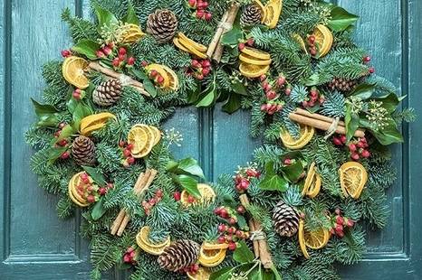 Art therapy (making Christmas ornaments)